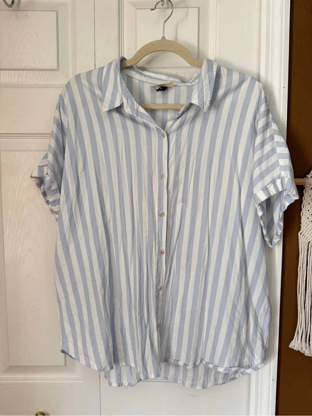 Universal Thread Women's Light Blue & White Striped Button-Down Shirt / Size XXL